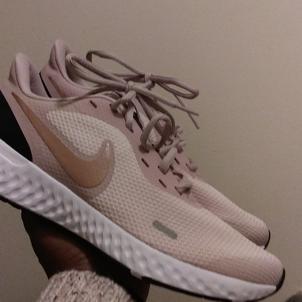 ✨WOMEN'S NIKE SNEAKERS✨